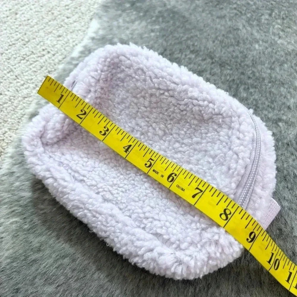 NWOT Sherpa Waist Sling Fanny Pack Bag - Picture 12 of 12